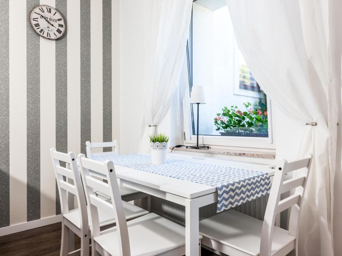 Kompleks Wypoczynkowy Pomerania Z Podgrzewanym Basenem 30 Metrow Do Morza Rewal Exterior photo